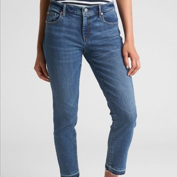 GAP Mid Rise Girlfriend Crop Jeans - Picture 1 of 4